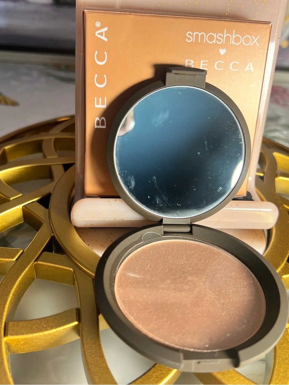 BECCA x Smashbox Shimmering Highlighter - UFO Style Compact